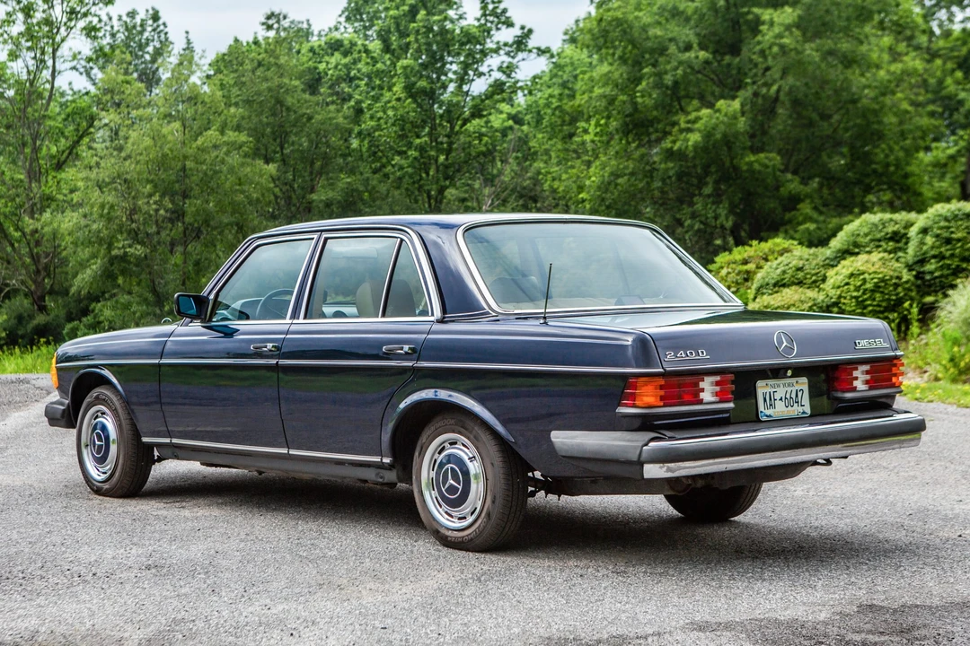 1982 Mercedes-Benz W123 Sedan - Image 7 of 31
