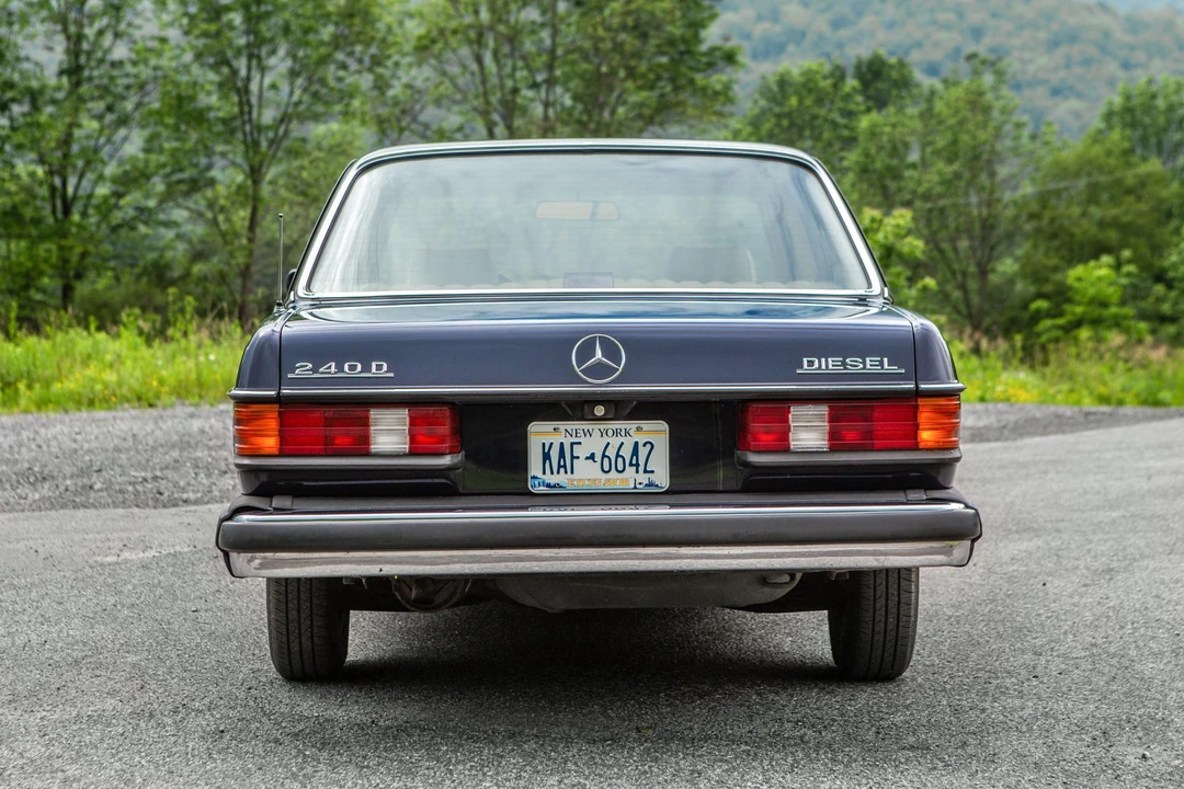 1982 Mercedes-Benz W123 Sedan - Image 6 of 31