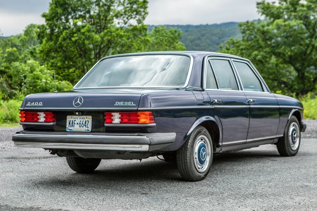 1982 Mercedes-Benz W123 Sedan - Image 5 of 31