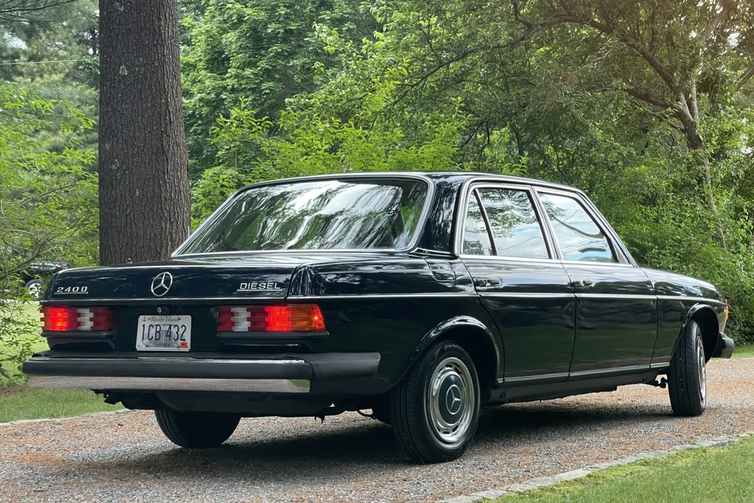 1982 Mercedes-Benz W123 Sedan - Image 10 of 31