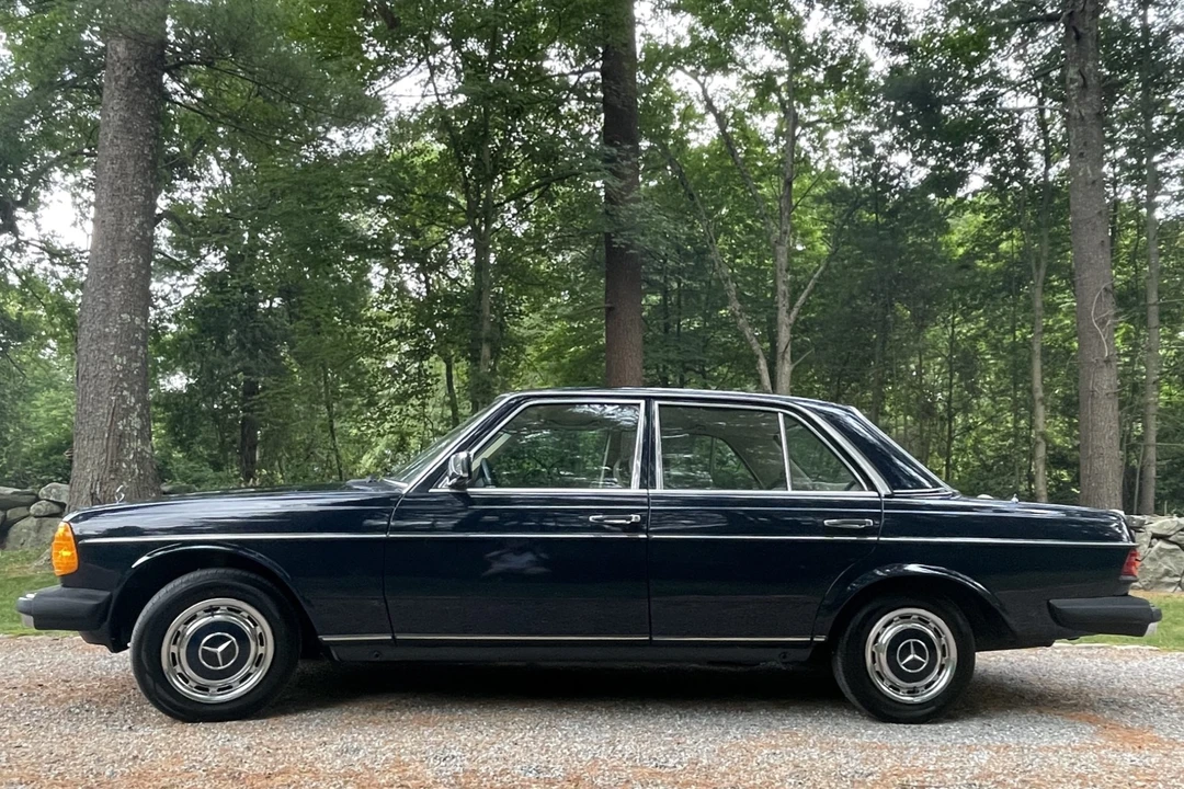 1982 Mercedes-Benz W123 Sedan - Image 6 of 31
