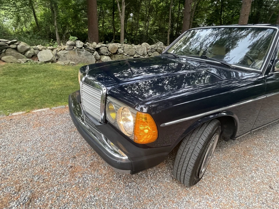 1982 Mercedes-Benz W123 Sedan - Image 15 of 31
