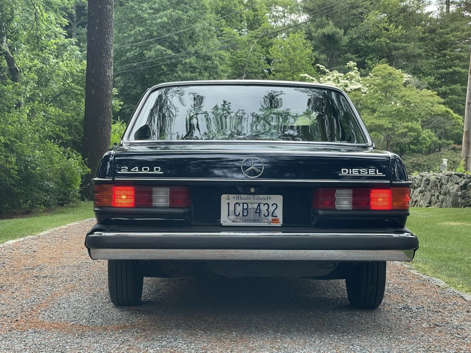 1982 Mercedes-Benz W123 Sedan - Image 9 of 31