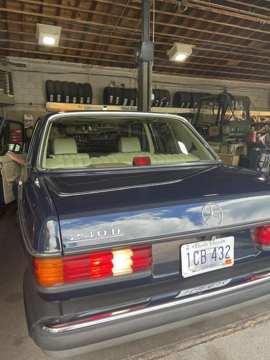 1982 Mercedes-Benz W123 Sedan - Image 21 of 31