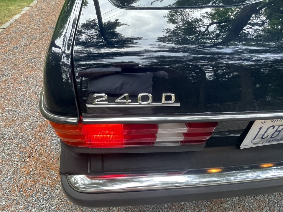 1982 Mercedes-Benz W123 Sedan - Image 23 of 31