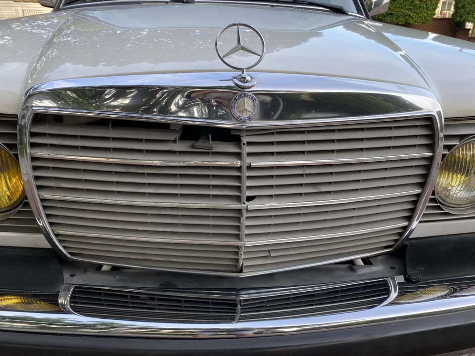 1982 Mercedes-Benz W123 Sedan - Image 12 of 31