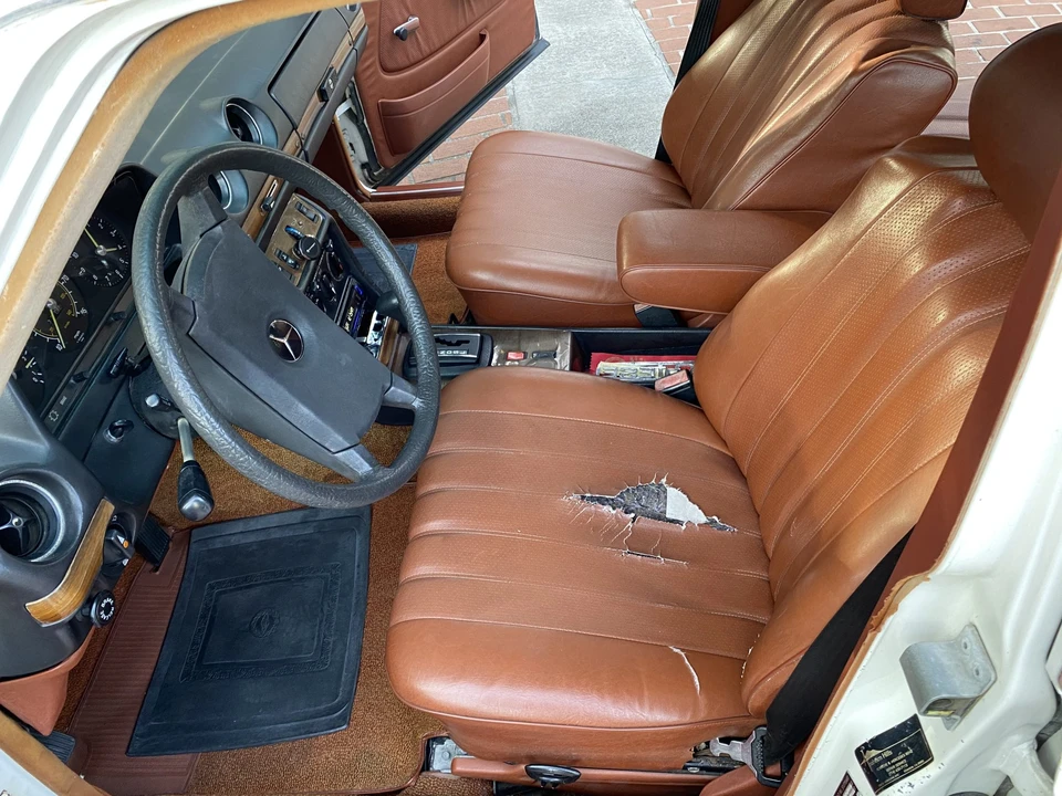 1982 Mercedes-Benz W123 Sedan - Image 19 of 31
