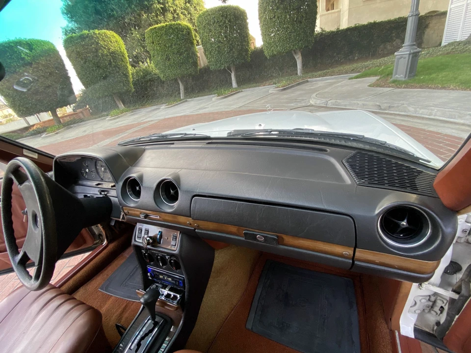 1982 Mercedes-Benz W123 Sedan - Image 26 of 31