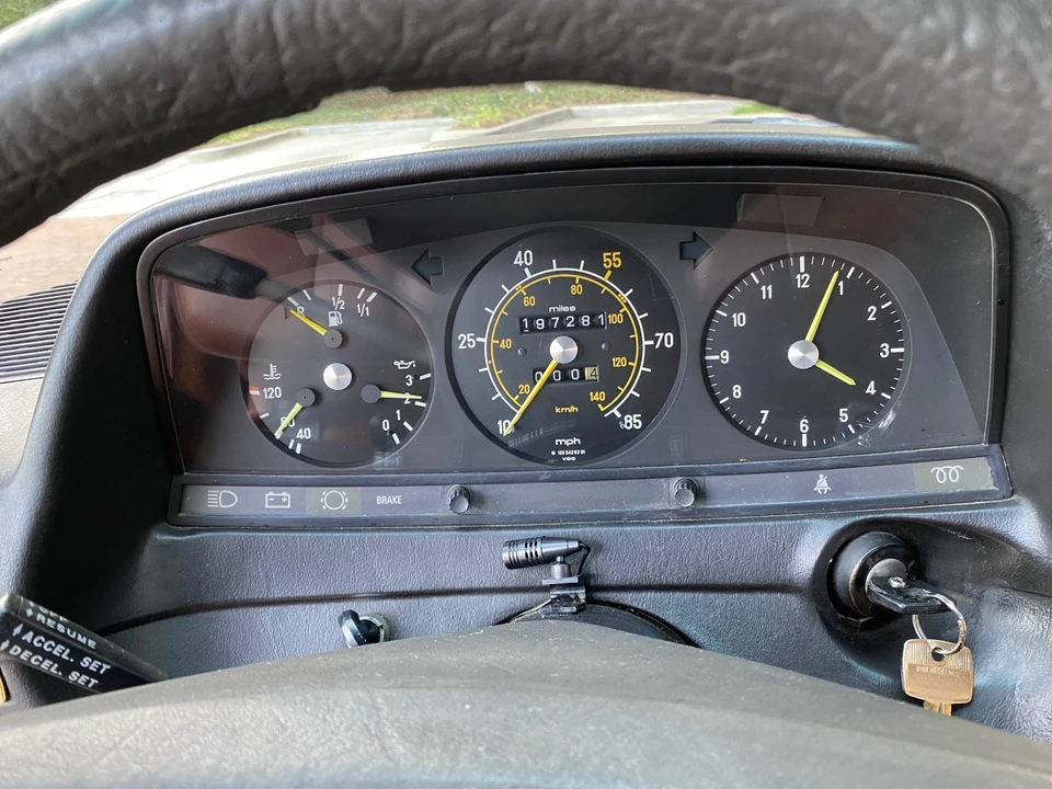 1982 Mercedes-Benz W123 Sedan - Image 25 of 31