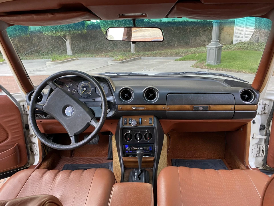 1982 Mercedes-Benz W123 Sedan - Image 22 of 31