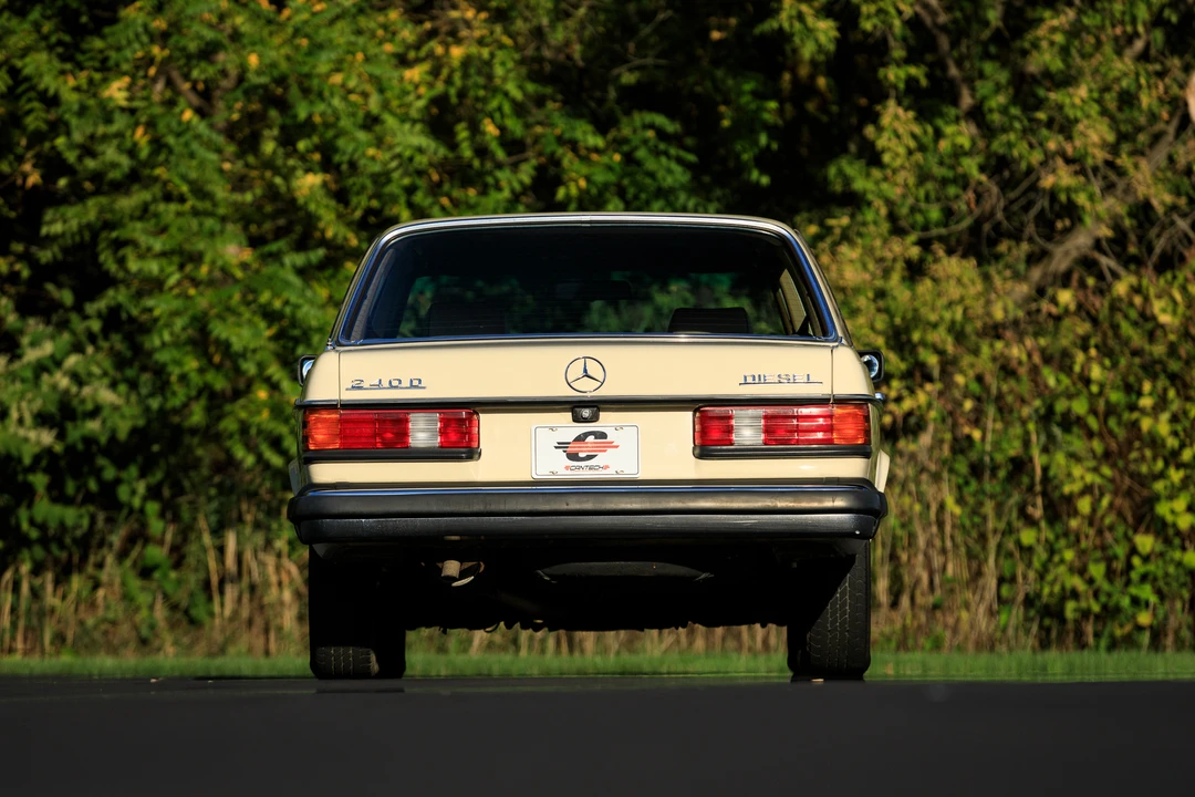 1982 Mercedes-Benz W123 Sedan - Image 7 of 31