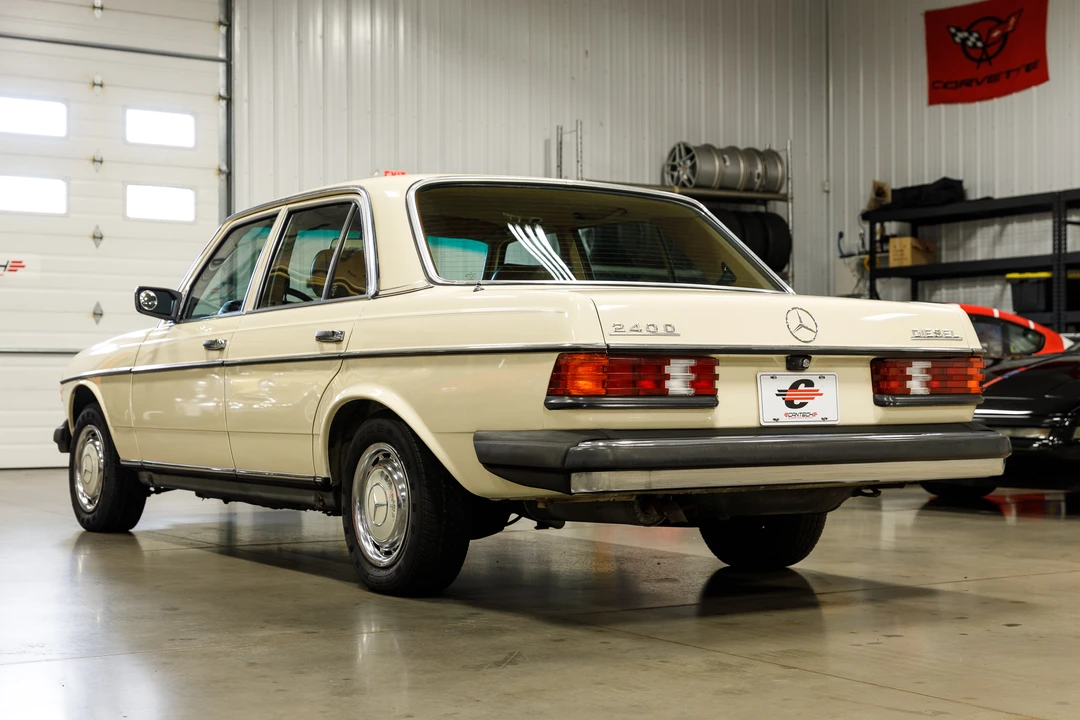 1982 Mercedes-Benz W123 Sedan - Image 21 of 31