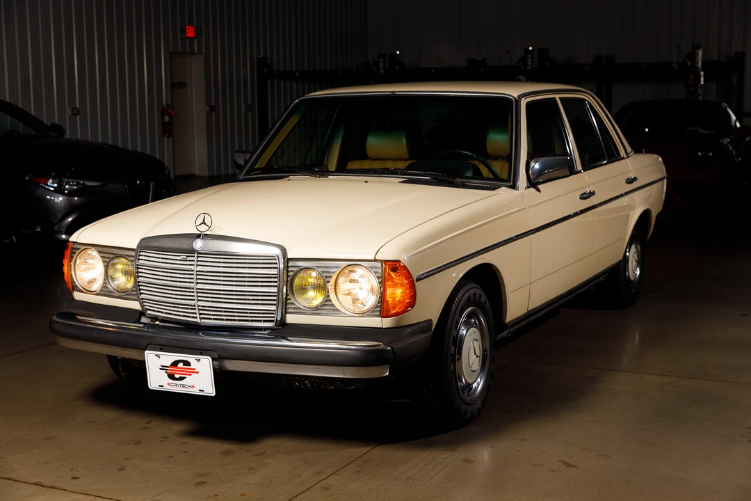 1982 Mercedes-Benz W123 Sedan - Image 10 of 31