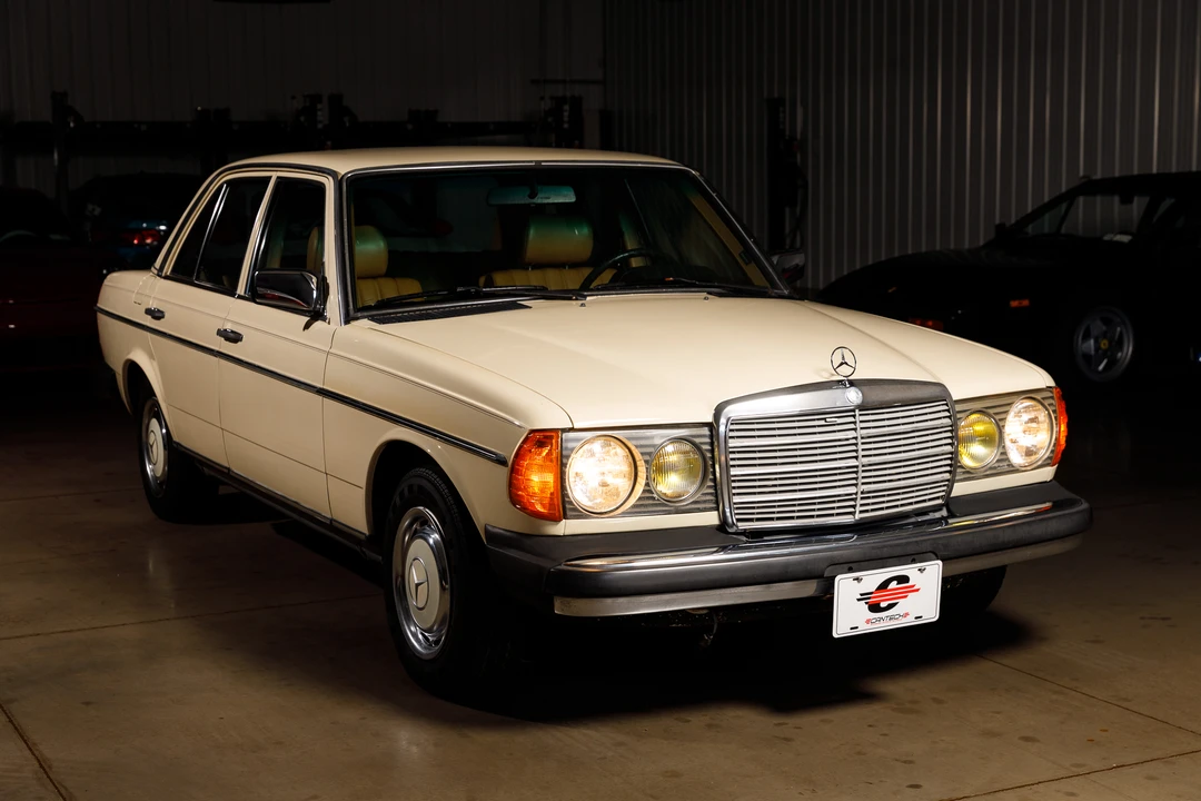 1982 Mercedes-Benz W123 Sedan - Image 12 of 31