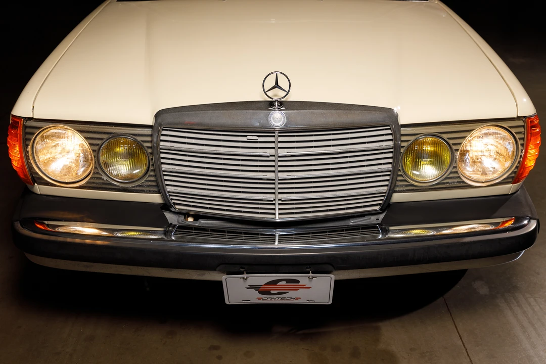 1982 Mercedes-Benz W123 Sedan - Image 23 of 31