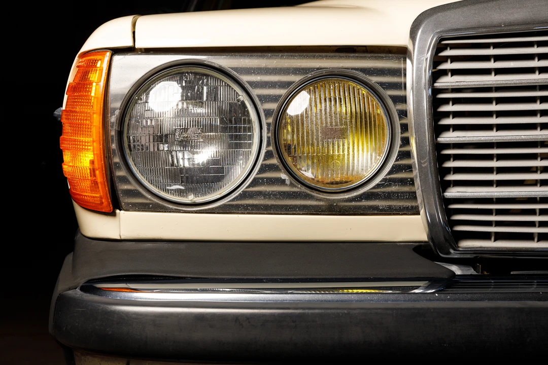 1982 Mercedes-Benz W123 Sedan - Image 26 of 31
