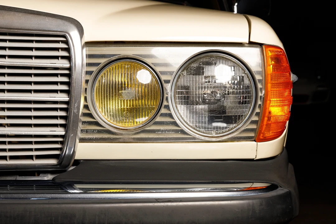 1982 Mercedes-Benz W123 Sedan - Image 27 of 31