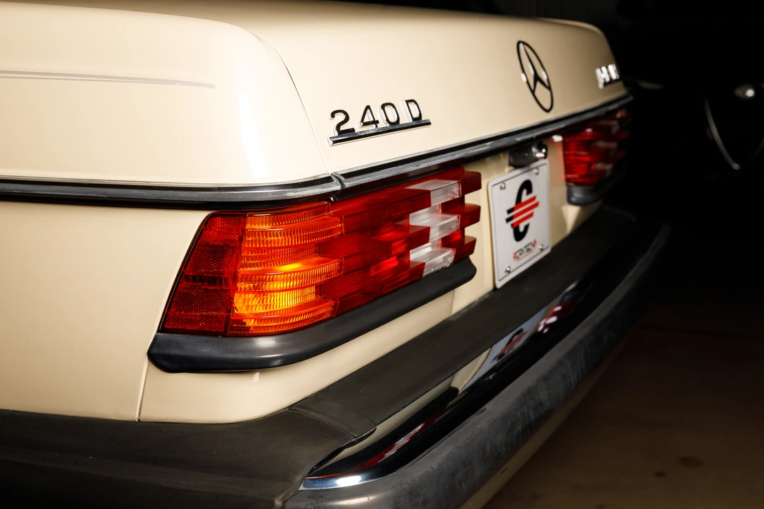 1982 Mercedes-Benz W123 Sedan - Image 30 of 31