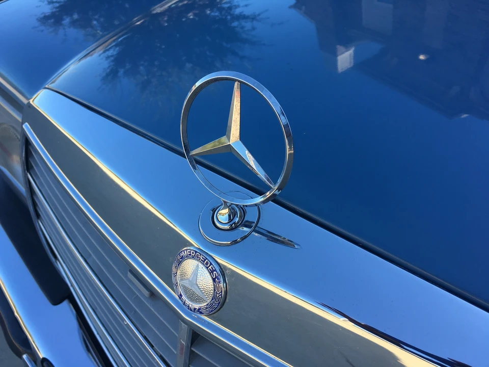 1982 Mercedes-Benz W123 Sedan - Image 17 of 31