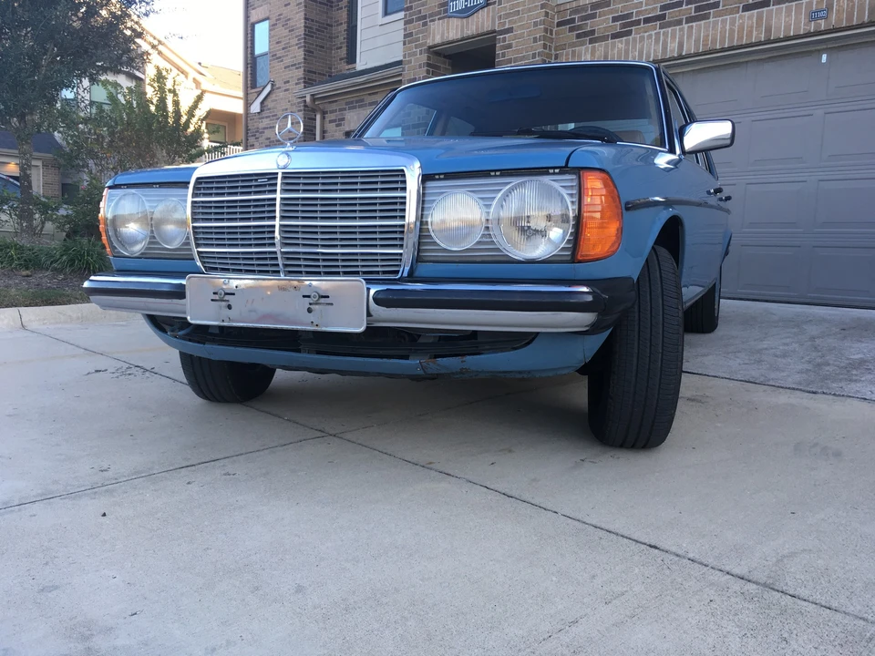 1982 Mercedes-Benz W123 Sedan - Image 3 of 31