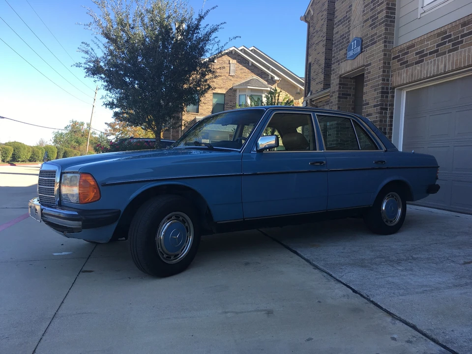 1982 Mercedes-Benz W123 Sedan - Image 2 of 31