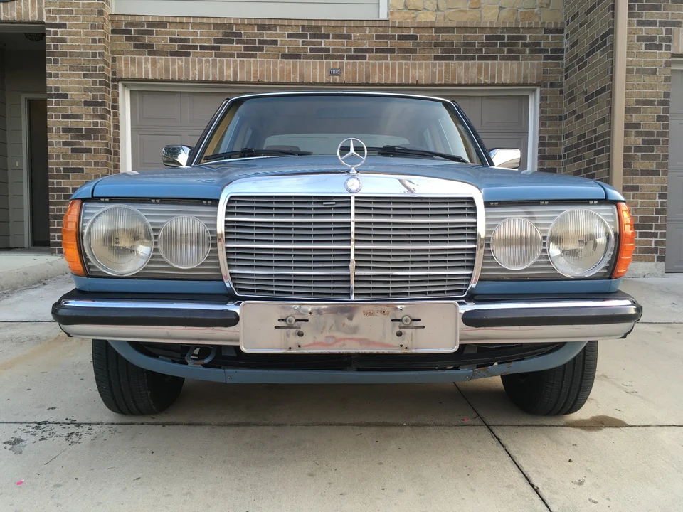 1982 Mercedes-Benz W123 Sedan - Image 4 of 31