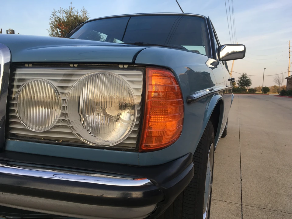 1982 Mercedes-Benz W123 Sedan - Image 20 of 31