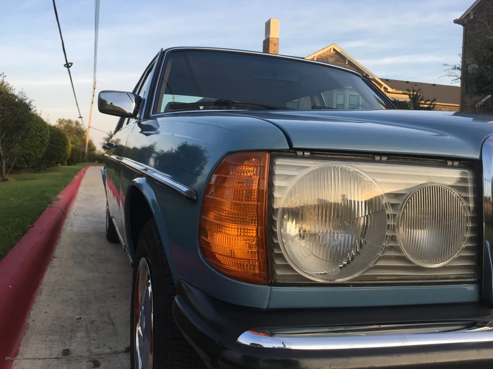 1982 Mercedes-Benz W123 Sedan - Image 18 of 31