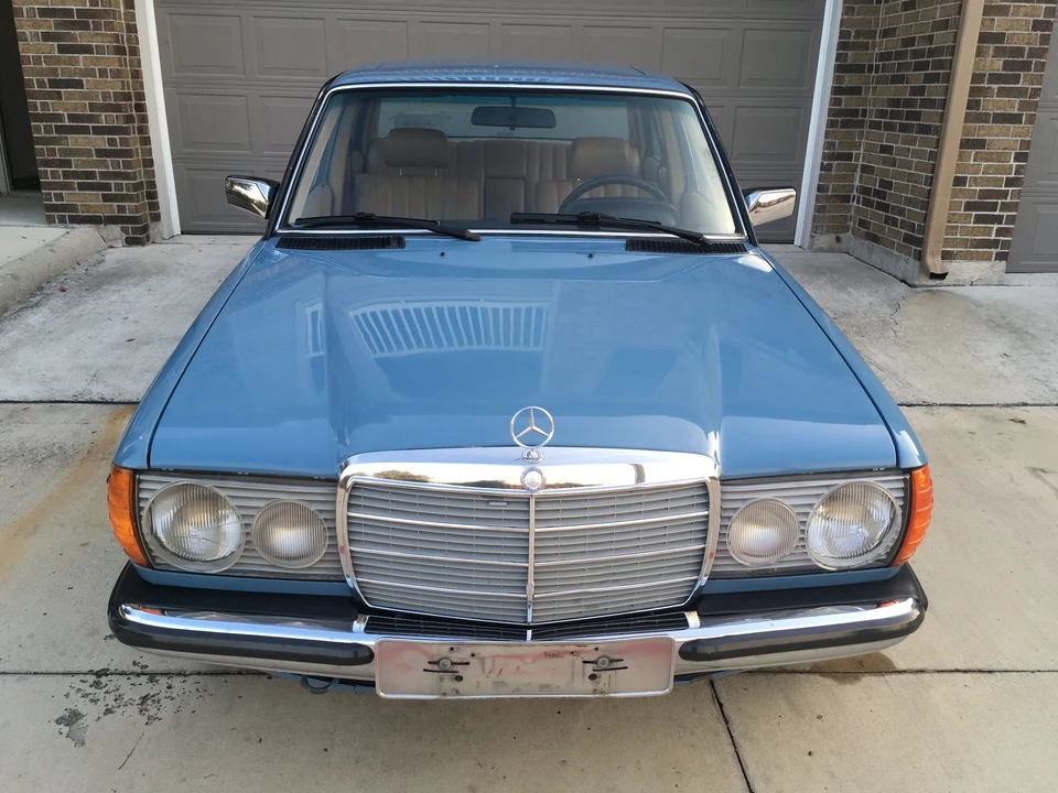1982 Mercedes-Benz W123 Sedan - Image 5 of 31