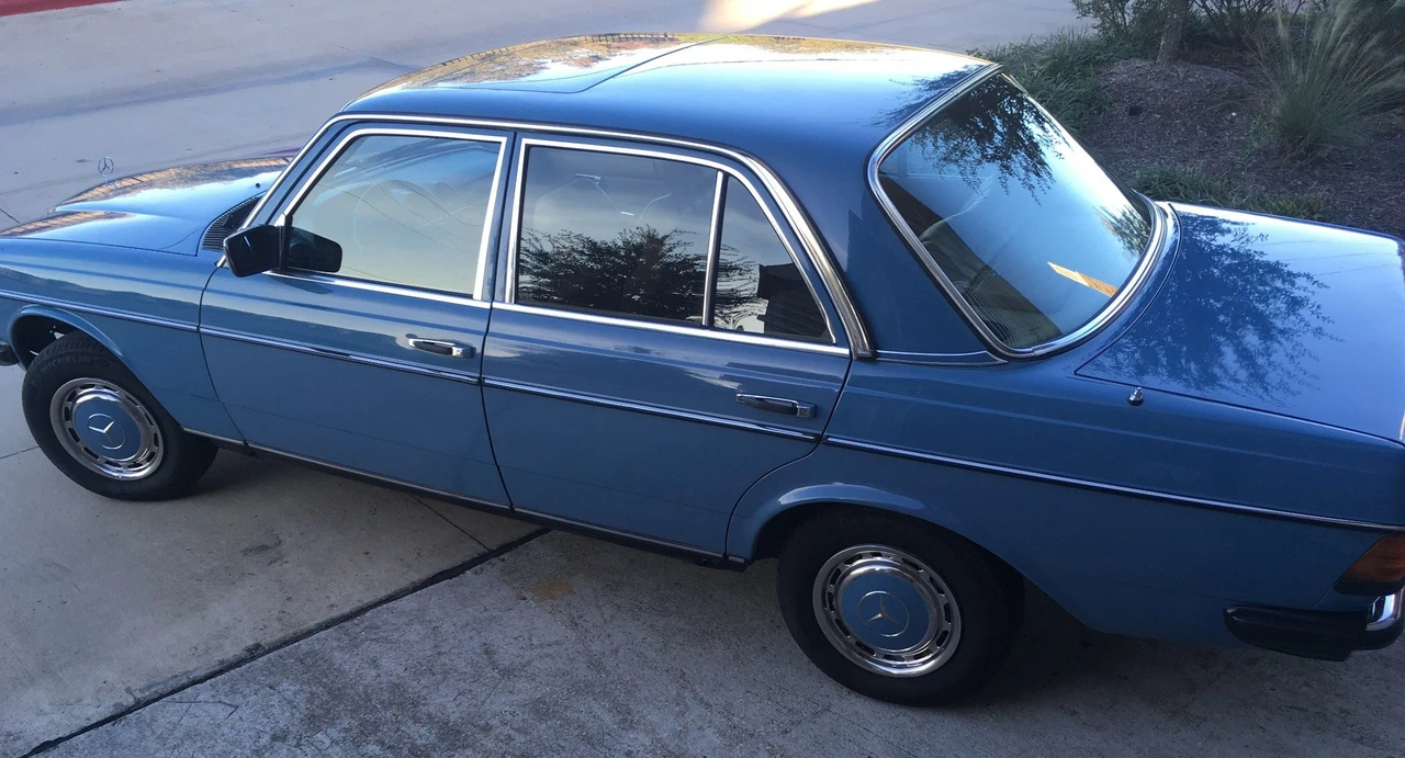 1982 Mercedes-Benz W123 Sedan - Image 16 of 31