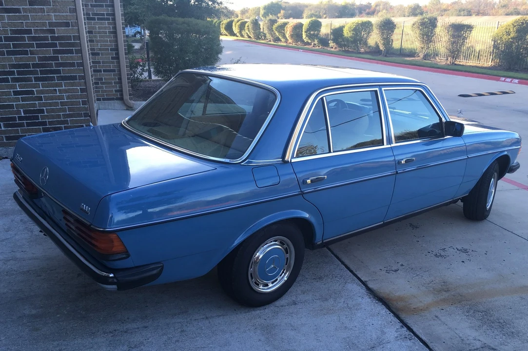 1982 Mercedes-Benz W123 Sedan - Image 8 of 31