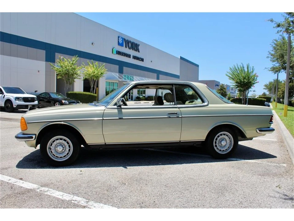 1982 Mercedes-Benz W123 Coupe (C123) - Image 7 of 31