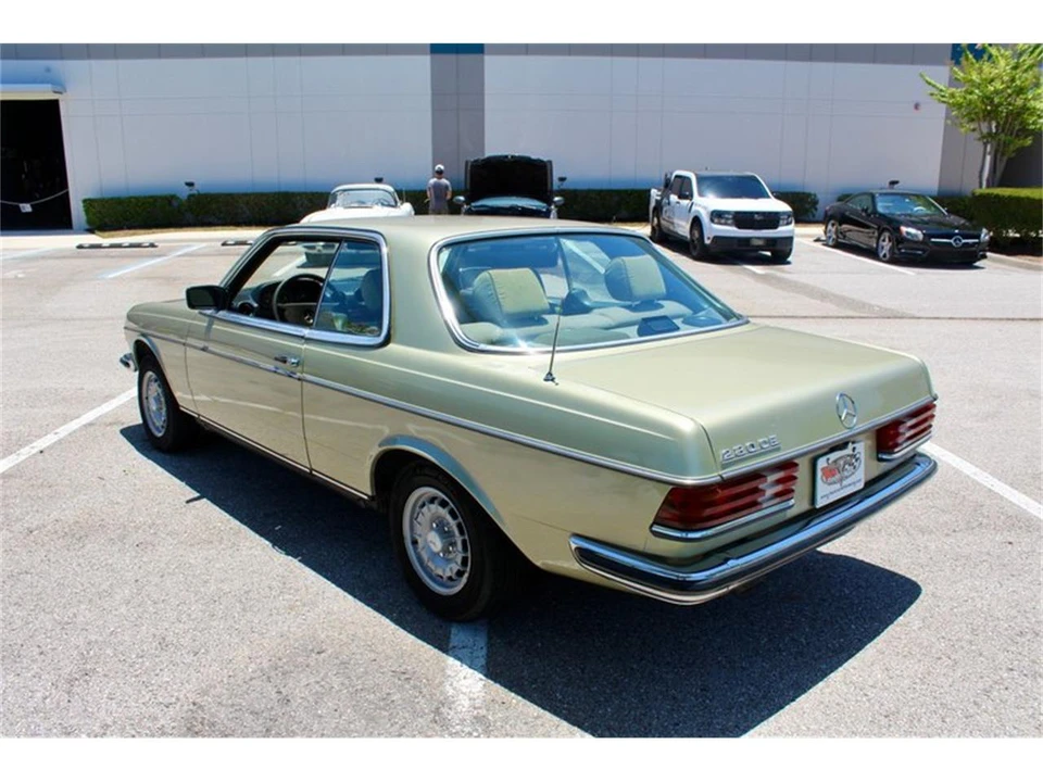 1982 Mercedes-Benz W123 Coupe (C123) - Image 25 of 31