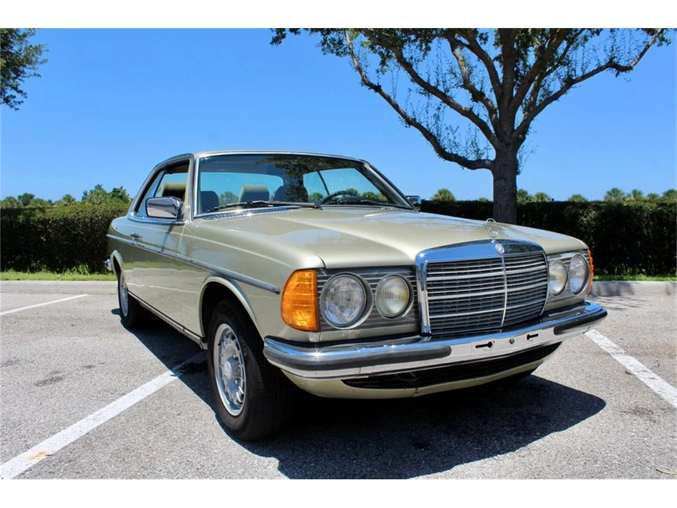 1982 Mercedes-Benz W123 Coupe (C123) - Image 4 of 31