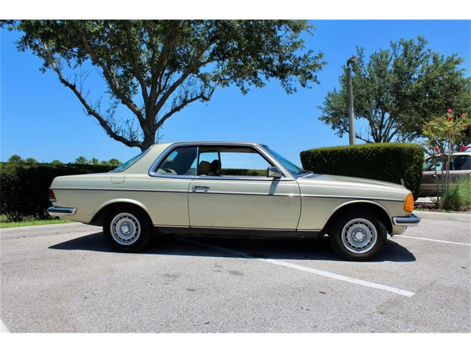 1982 Mercedes-Benz W123 Coupe (C123) - Image 2 of 31