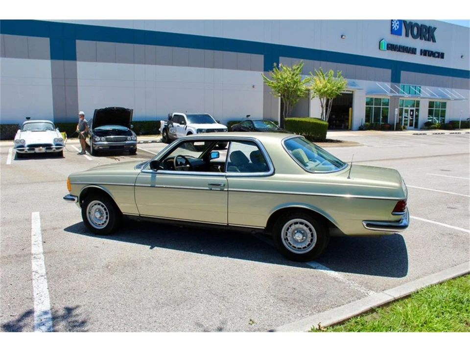 1982 Mercedes-Benz W123 Coupe (C123) - Image 24 of 31