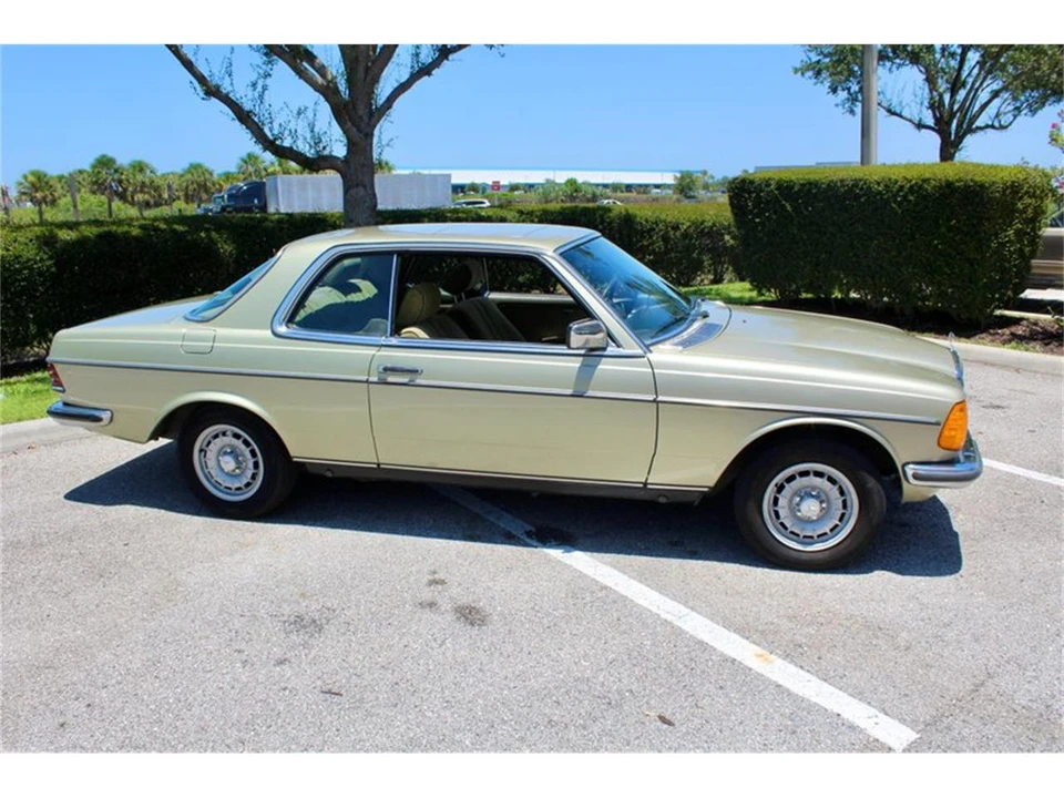 1982 Mercedes-Benz W123 Coupe (C123) - Image 15 of 31