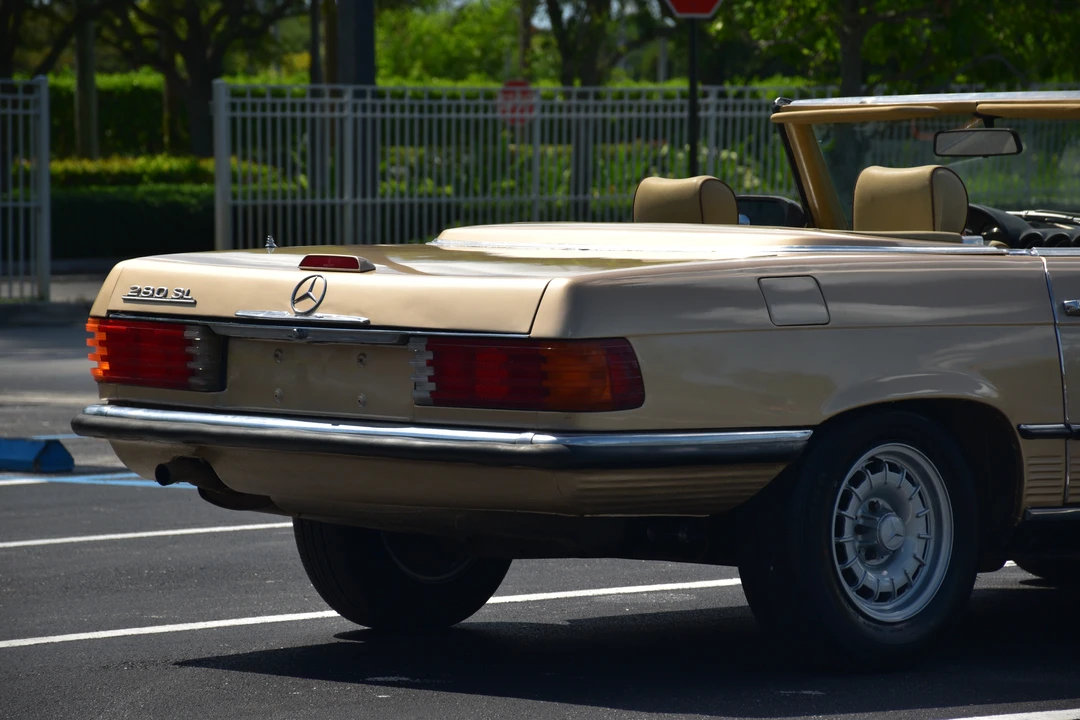 1982 Mercedes-Benz R107 SL-Class - Image 10 of 18