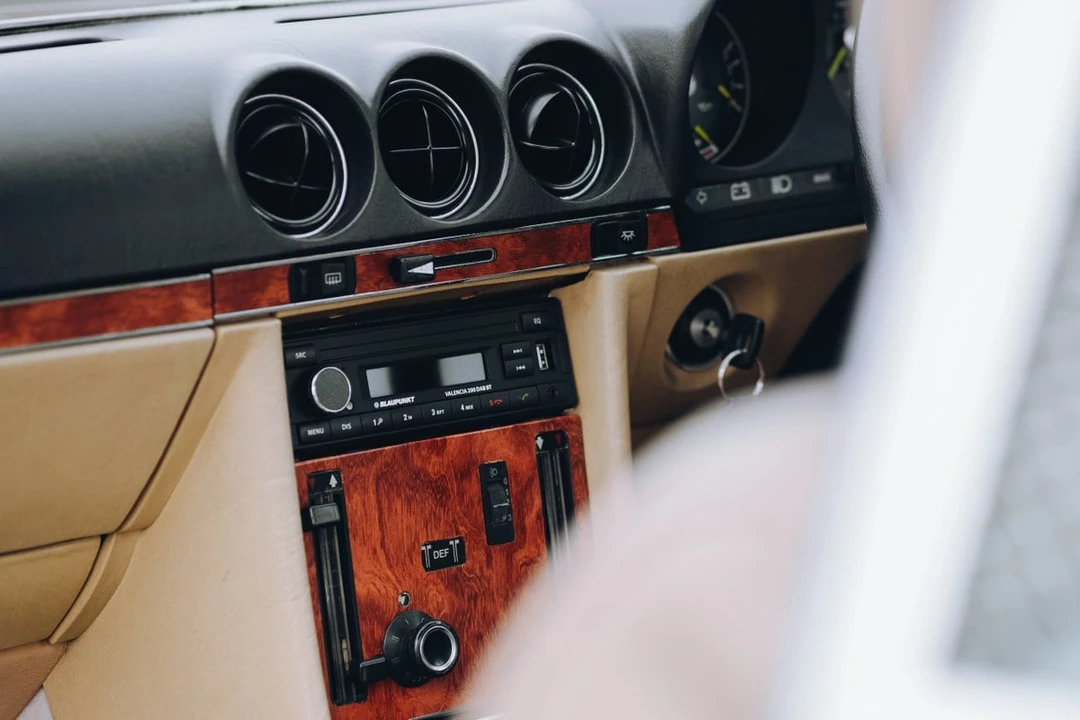 1982 Mercedes-Benz R107 SL-Class - Image 13 of 30