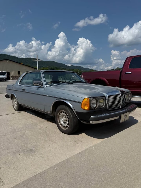 1982 Mercedes-Benz 190E - Image 2 of 5