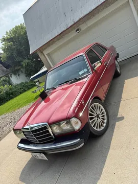 1982 Mercedes-Benz 300 D Sedan 4D