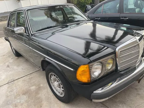 1982 Mercedes-Benz 300 D Sedan 4D