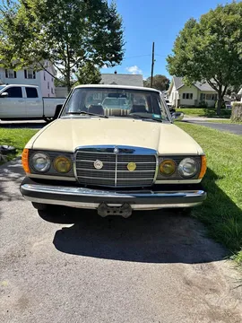 1982 Mercedes-Benz 300 D Sedan 4D