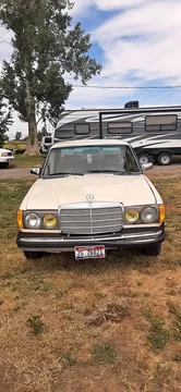 1982 Mercedes-Benz 300 D Sedan 4D
