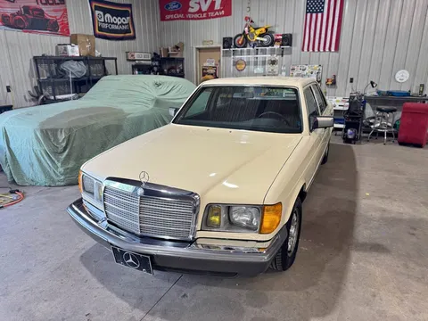 1982 Mercedes-Benz 300 SD Sedan 4D