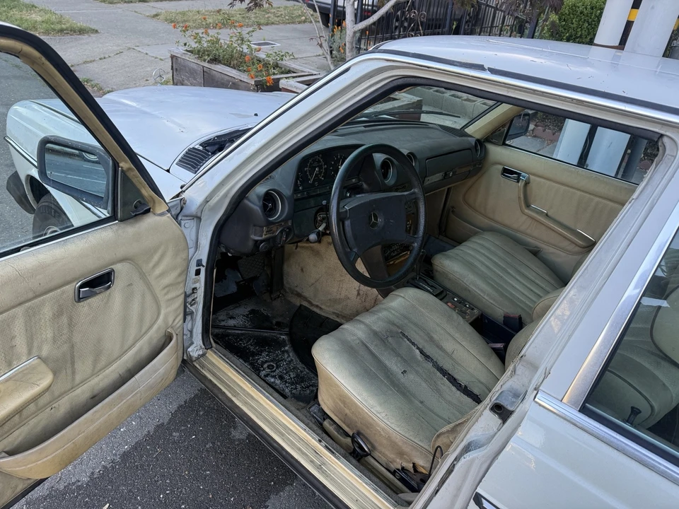 1982 Mercedes-Benz 190E - Image 12 of 15