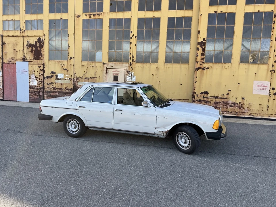 1982 Mercedes-Benz 190E - Image 2 of 15
