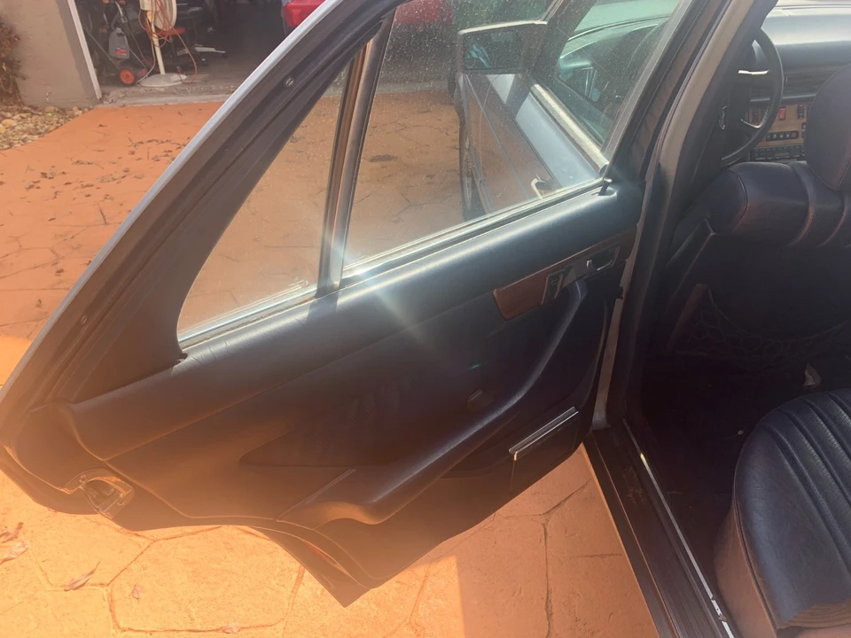 1982 Mercedes-Benz W126 S-Class Sedan - Image 13 of 19