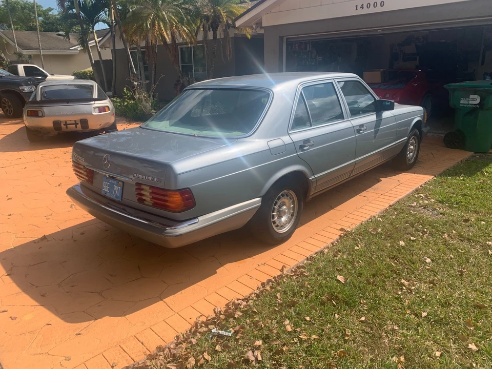1982 Mercedes-Benz W126 S-Class Sedan - Image 3 of 19