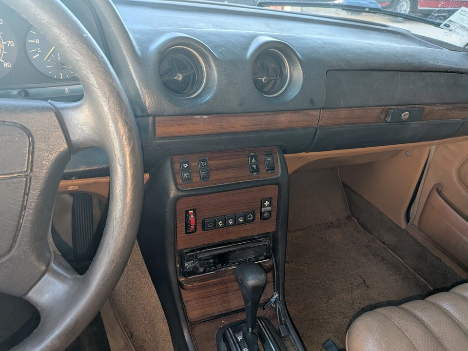 1982 Mercedes-Benz W123 Wagon (S123) - Image 10 of 13